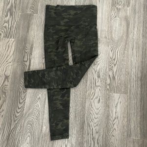 Spank camo leggings